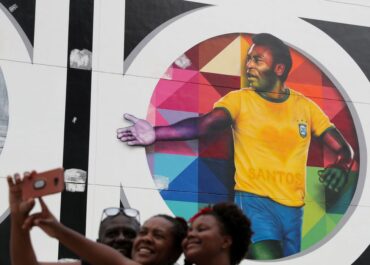 Documentário lançado neste terça-feira mostra trajetória de Pelé